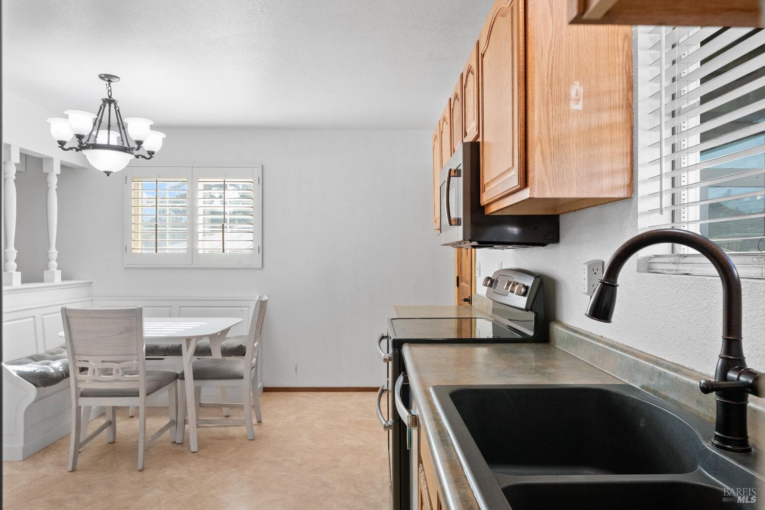 Detail Gallery Image 16 of 40 For 1557 Madrid Ct, Napa,  CA 94559 - 3 Beds | 2 Baths