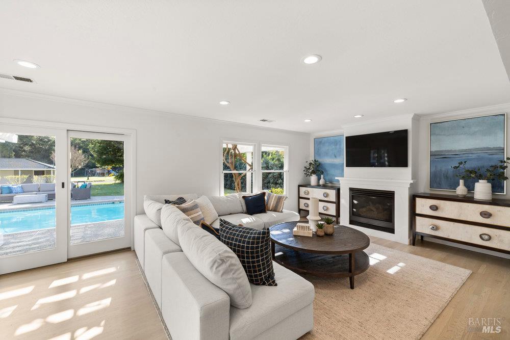 Detail Gallery Image 10 of 38 For Address Is Not Disclosed, San Anselmo,  CA 94960 - 5 Beds | 4/1 Baths