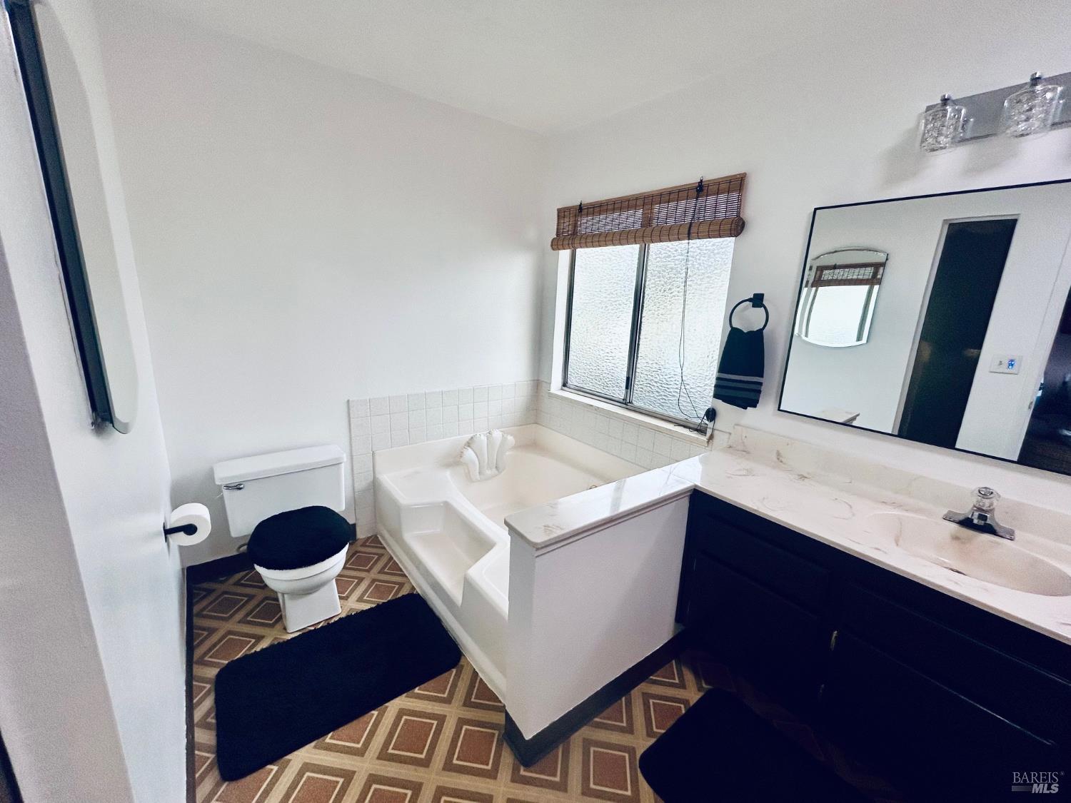 Detail Gallery Image 21 of 38 For 1305 Corcoran Ave, Vallejo,  CA 94589 - 4 Beds | 2/1 Baths