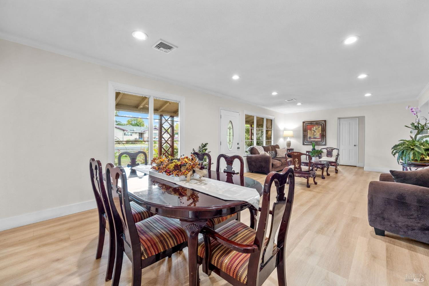 Detail Gallery Image 6 of 58 For 1455 Grove Way, Concord,  CA 94518 - 3 Beds | 2 Baths