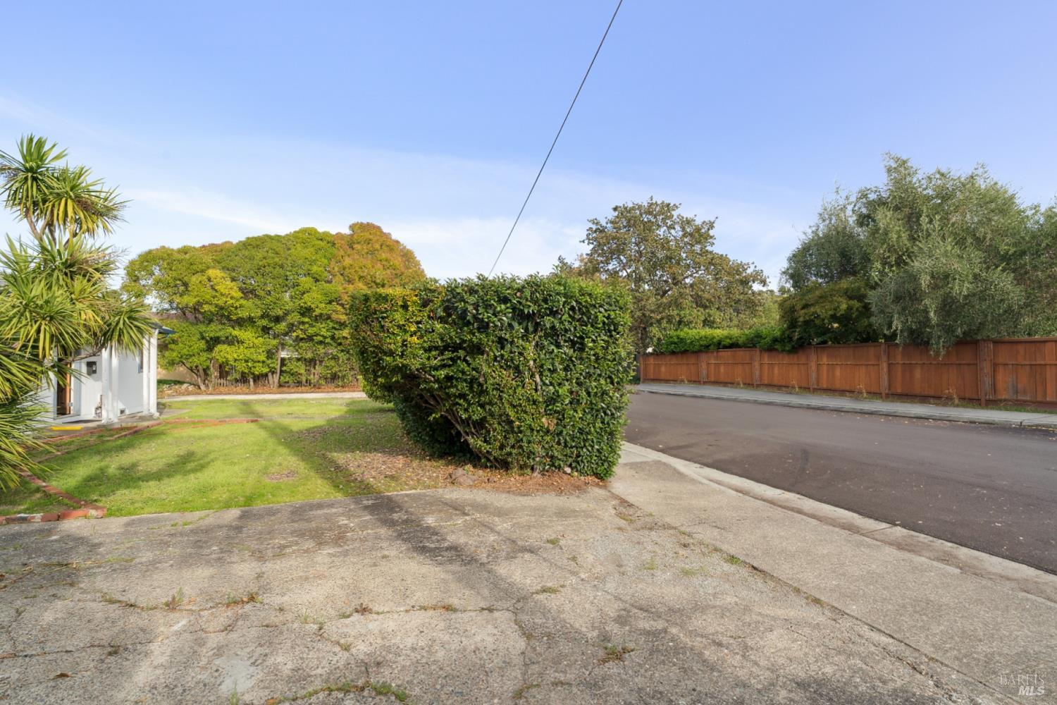 Detail Gallery Image 4 of 36 For 59 Geneva Way, San Rafael,  CA 94903 - 3 Beds | 2 Baths
