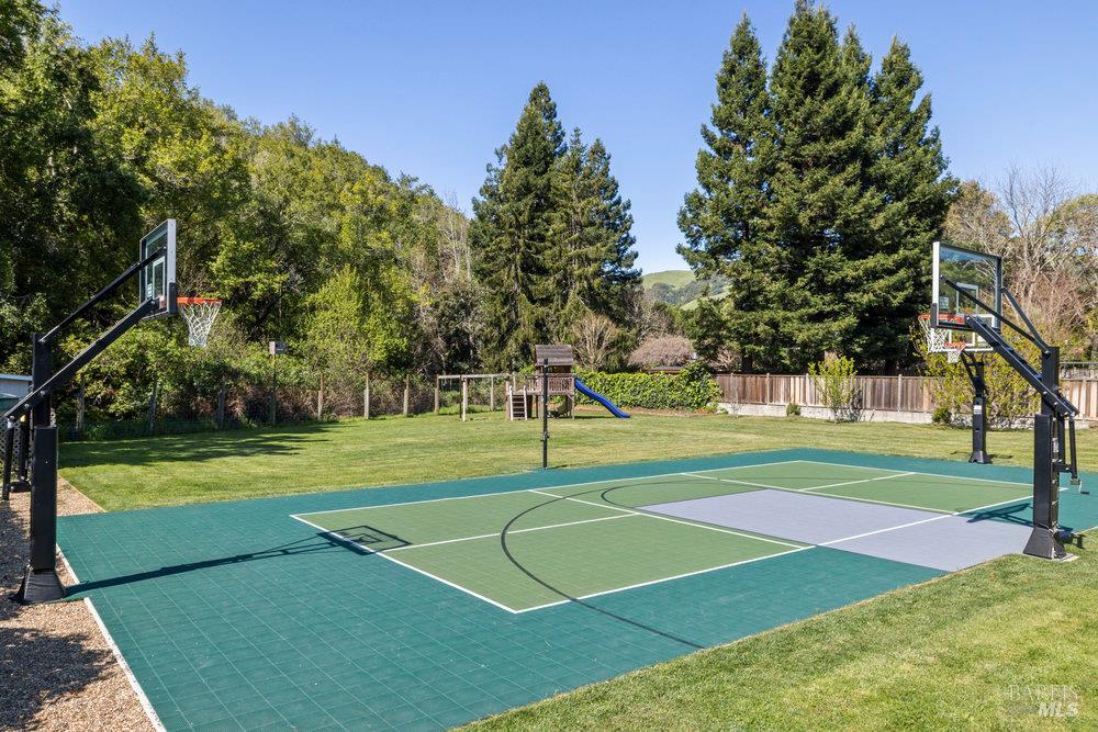 Detail Gallery Image 3 of 38 For Address Is Not Disclosed, San Anselmo,  CA 94960 - 5 Beds | 4/1 Baths