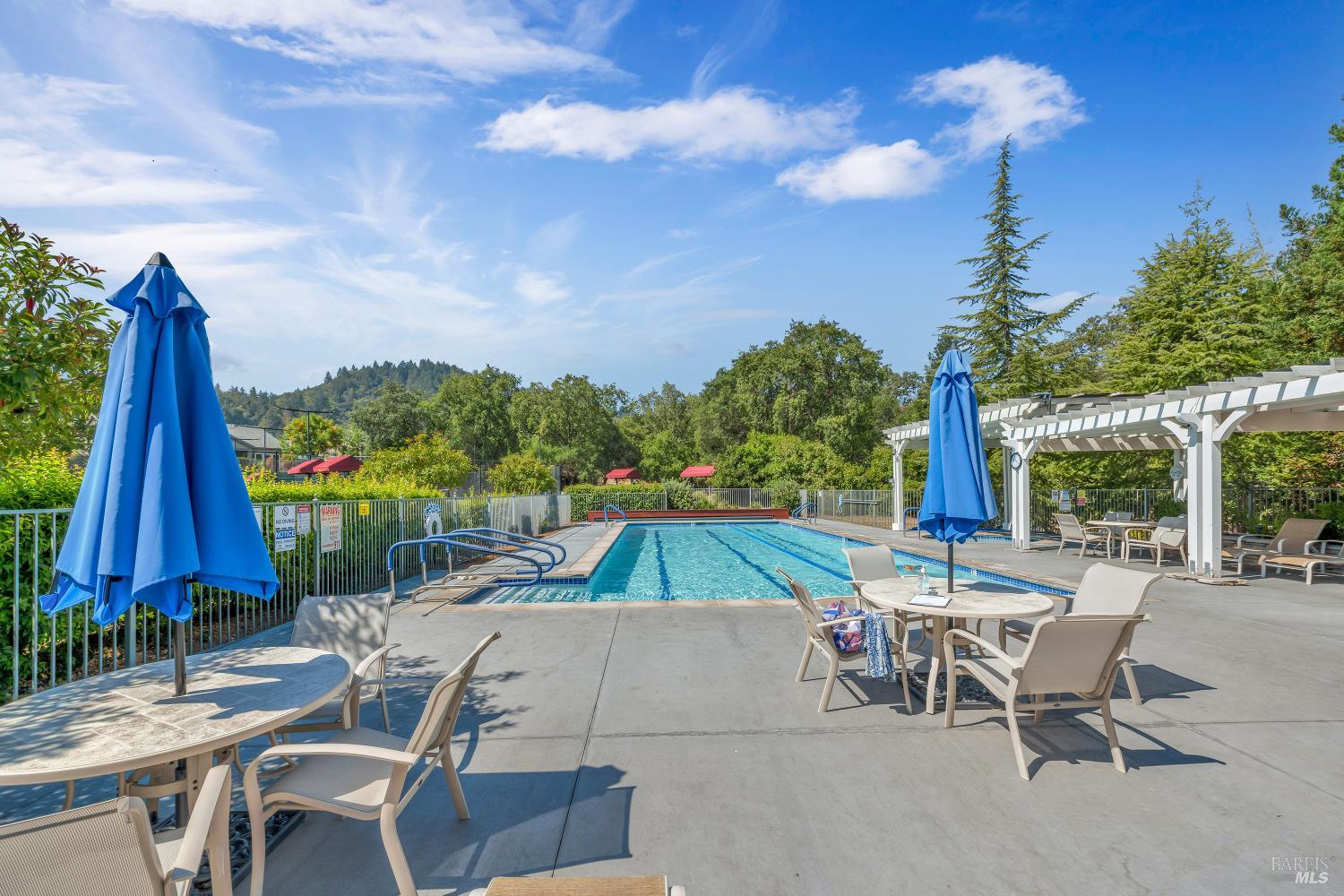 Detail Gallery Image 36 of 40 For 124 Wisteria Cir, Cloverdale,  CA 95425 - 2 Beds | 2 Baths