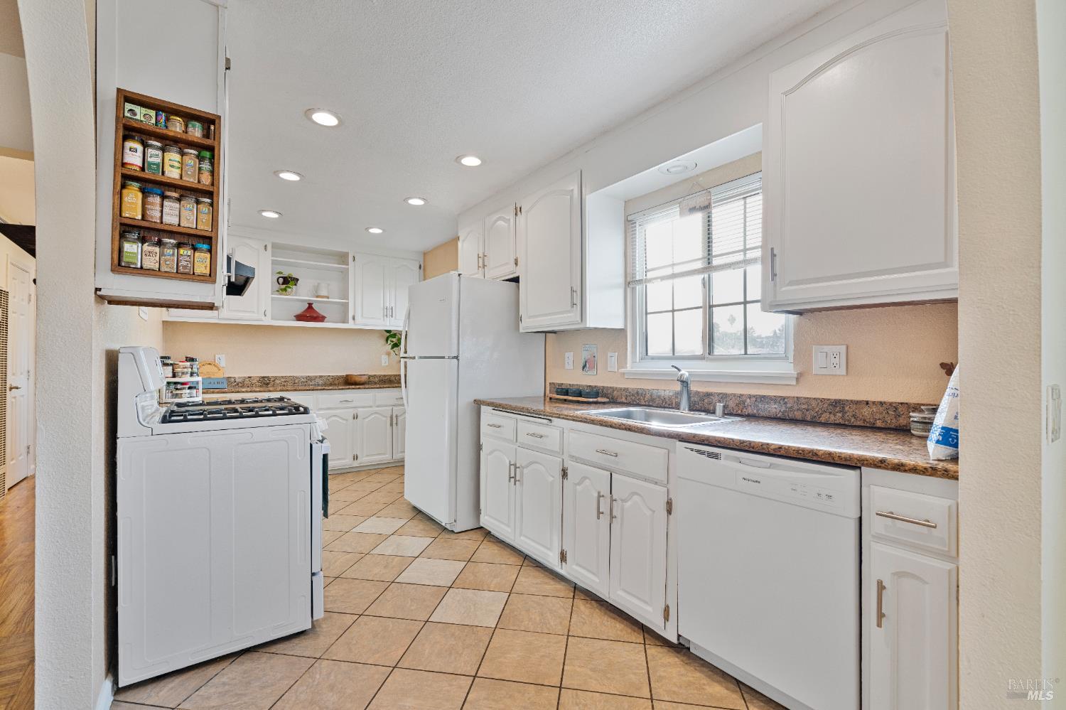 Detail Gallery Image 7 of 43 For 501 Baywood Dr, Vallejo,  CA 94591 - 3 Beds | 2 Baths