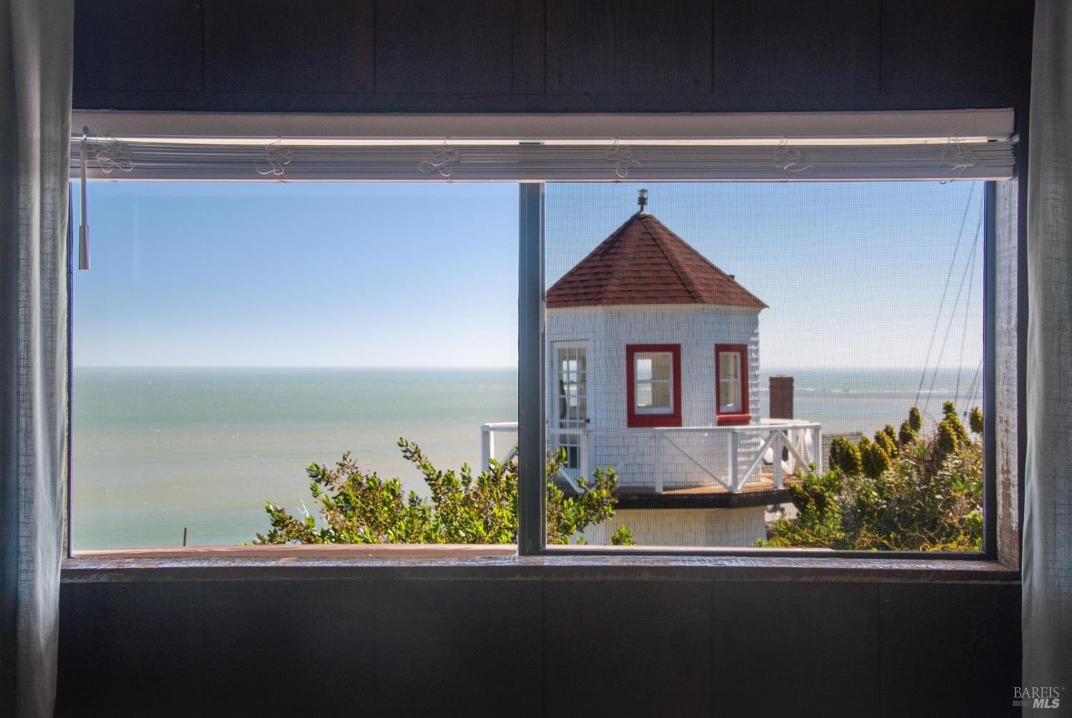 Detail Gallery Image 11 of 51 For 71 Crescente Ave, Bolinas,  CA 94924 - 3 Beds | 2 Baths
