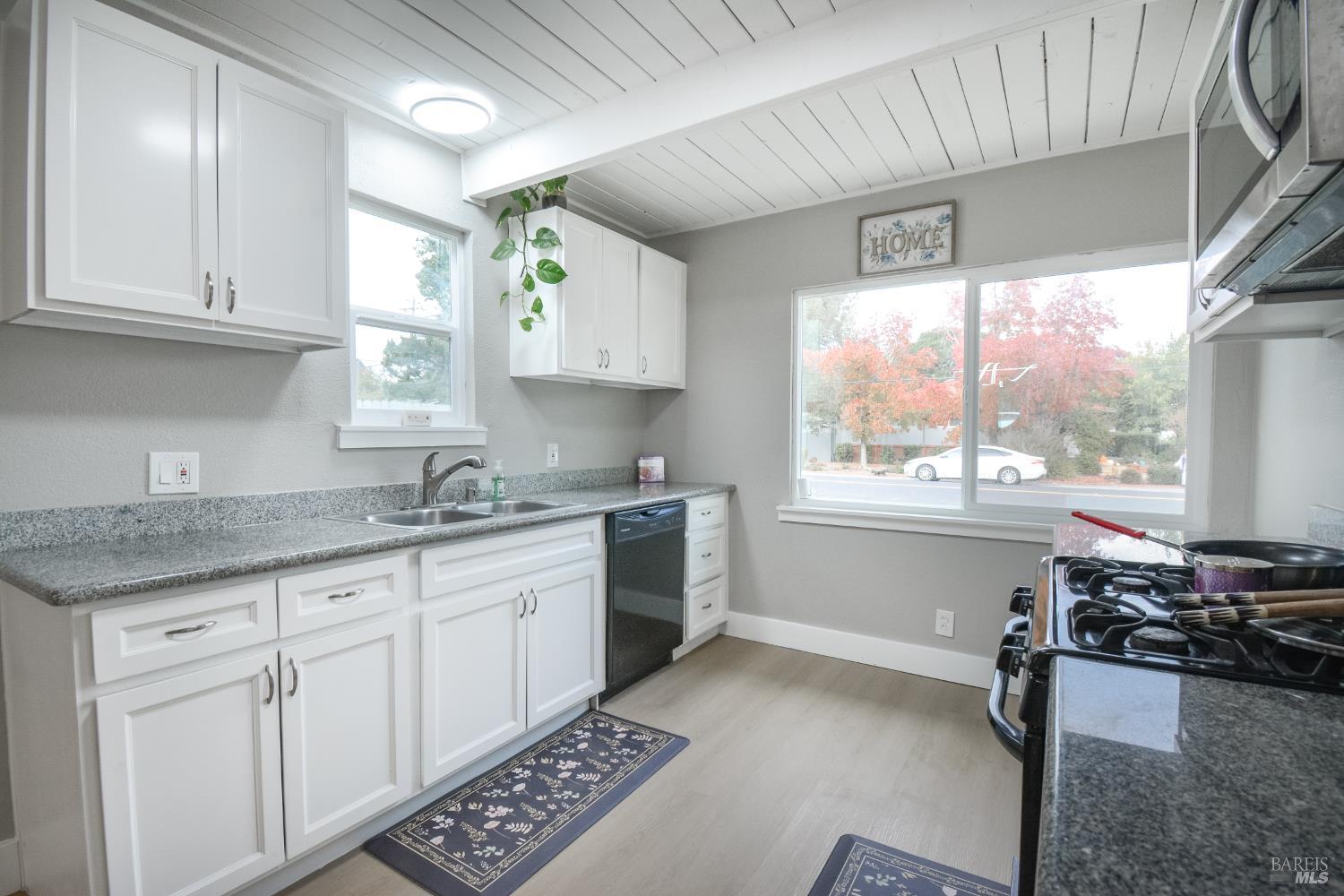 Detail Gallery Image 16 of 33 For 456 Lovers Ln, Vacaville,  CA 95688 - 4 Beds | 2 Baths