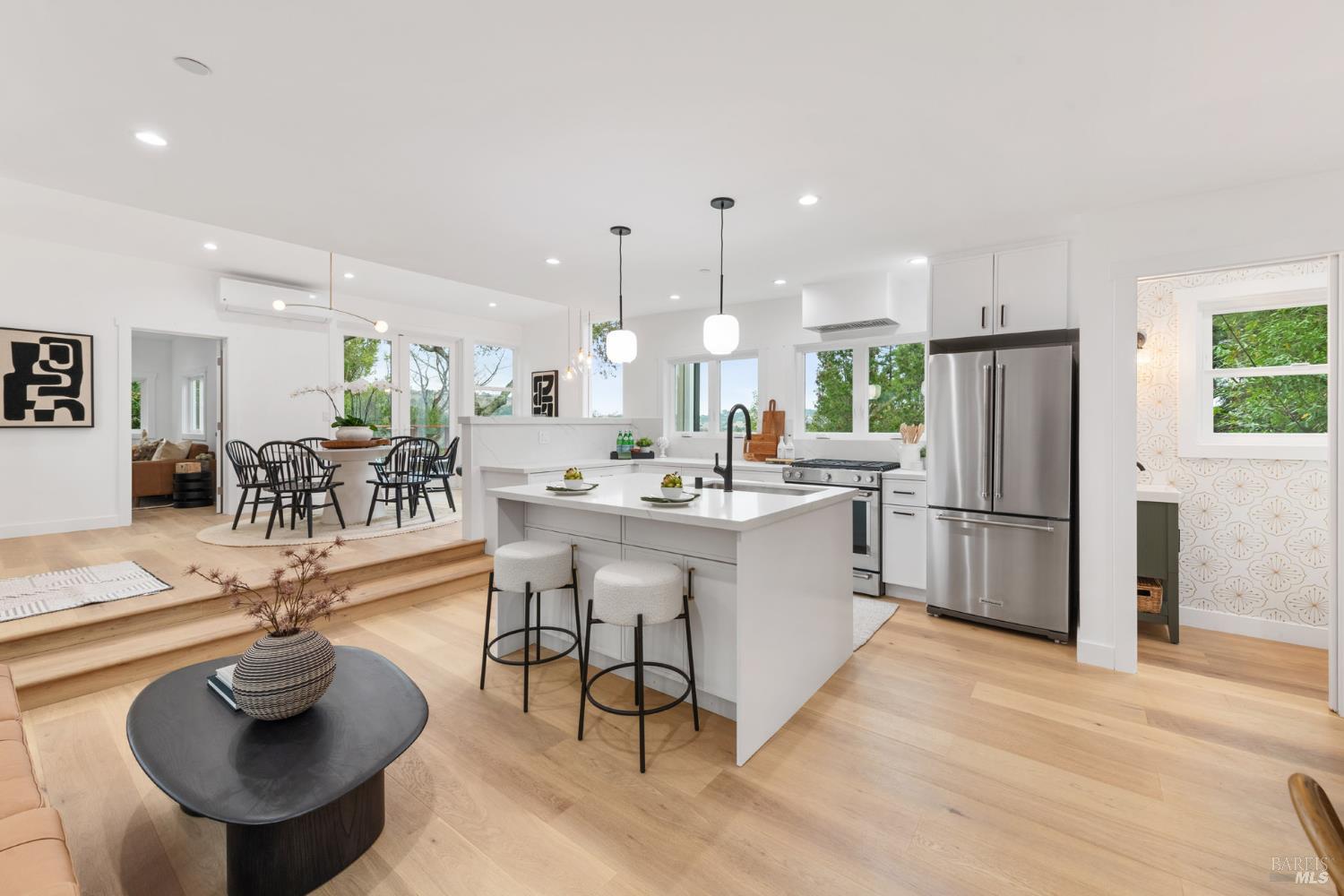 Detail Gallery Image 5 of 61 For 64 Mountain View Rd, Fairfax,  CA 94930 - 3 Beds | 2/1 Baths