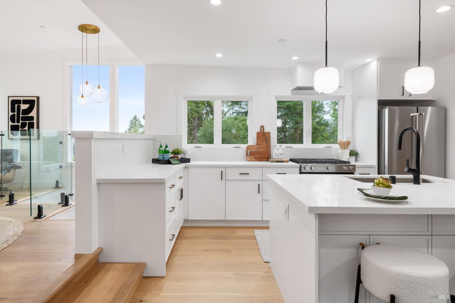 Detail Gallery Image 7 of 61 For 64 Mountain View Rd, Fairfax,  CA 94930 - 3 Beds | 2/1 Baths