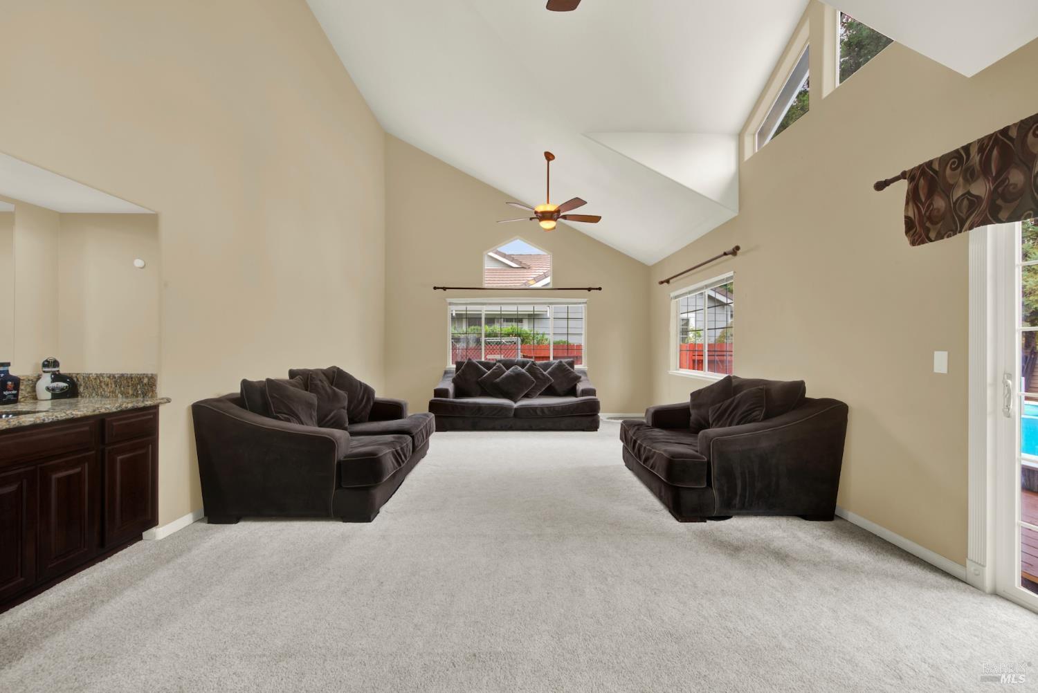 Detail Gallery Image 13 of 70 For 1520 Gill Ct, Dixon,  CA 95620 - 5 Beds | 3 Baths