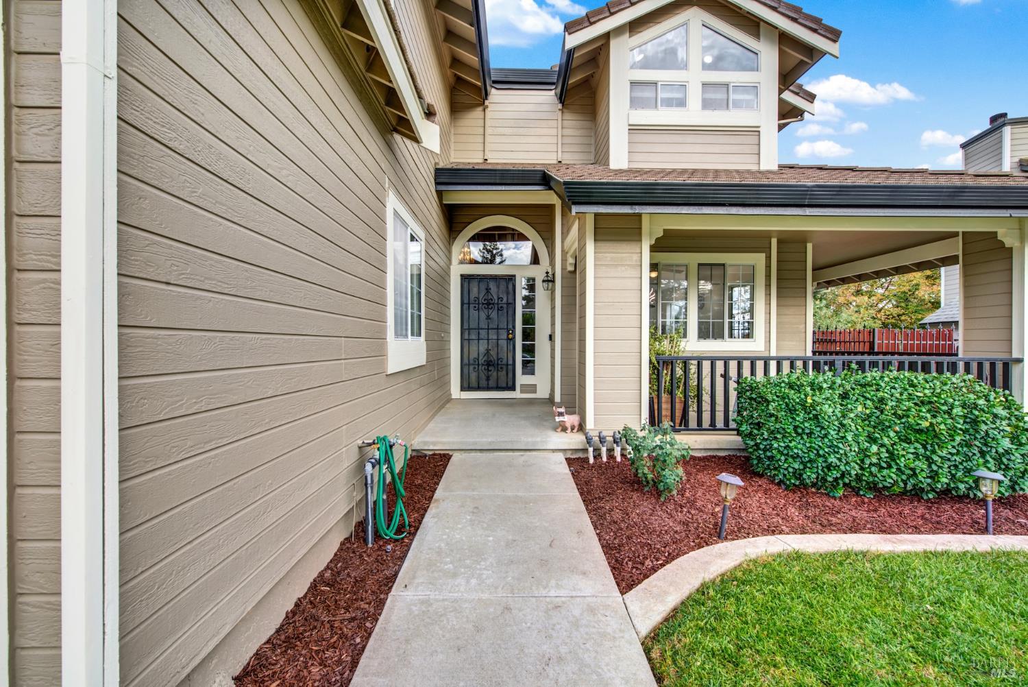 Detail Gallery Image 5 of 70 For 1520 Gill Ct, Dixon,  CA 95620 - 5 Beds | 3 Baths