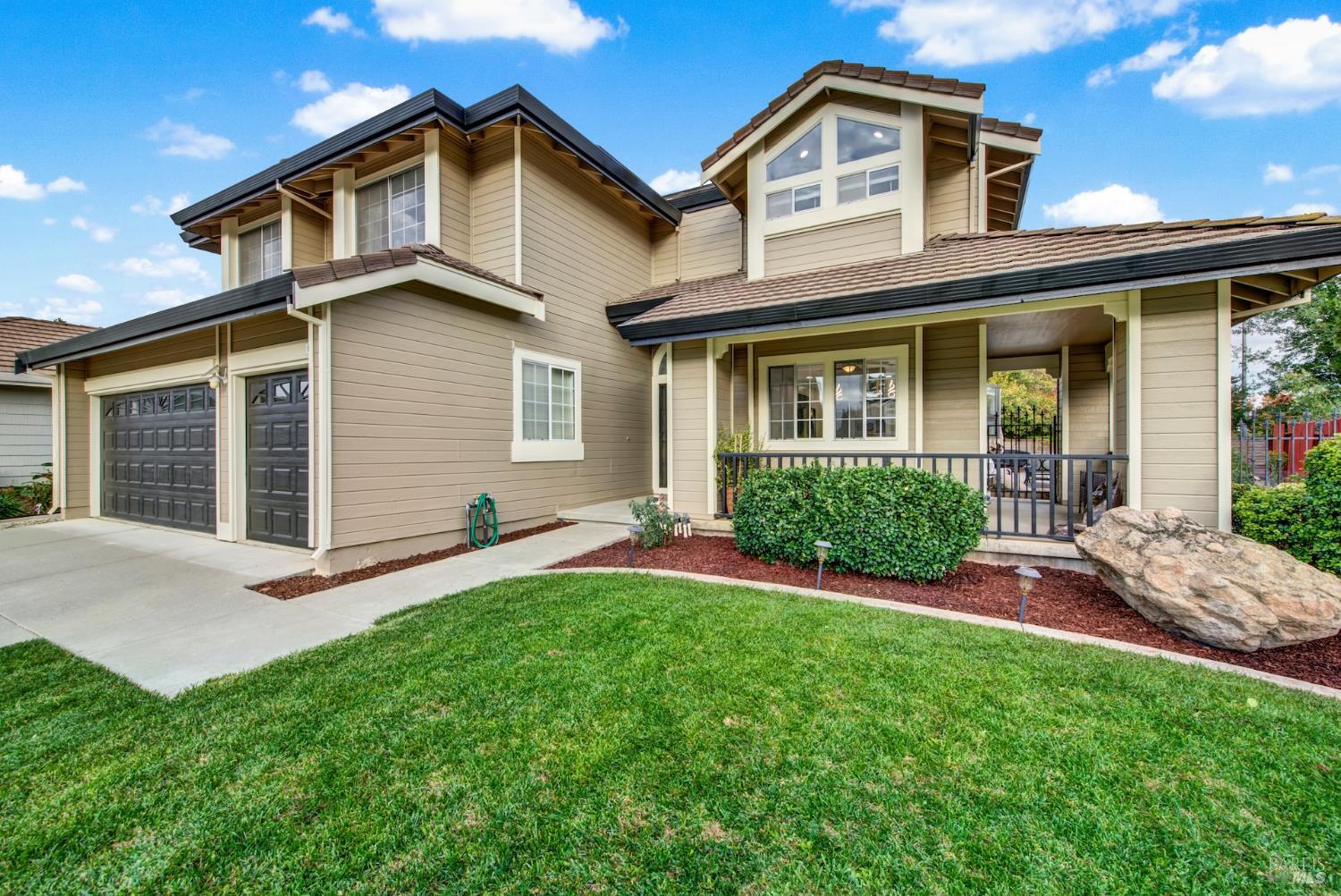 Detail Gallery Image 4 of 70 For 1520 Gill Ct, Dixon,  CA 95620 - 5 Beds | 3 Baths