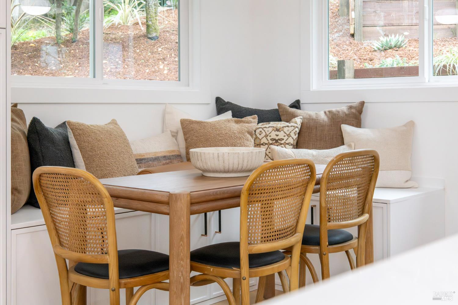 Detail Gallery Image 8 of 61 For 64 Mountain View Rd, Fairfax,  CA 94930 - 3 Beds | 2/1 Baths