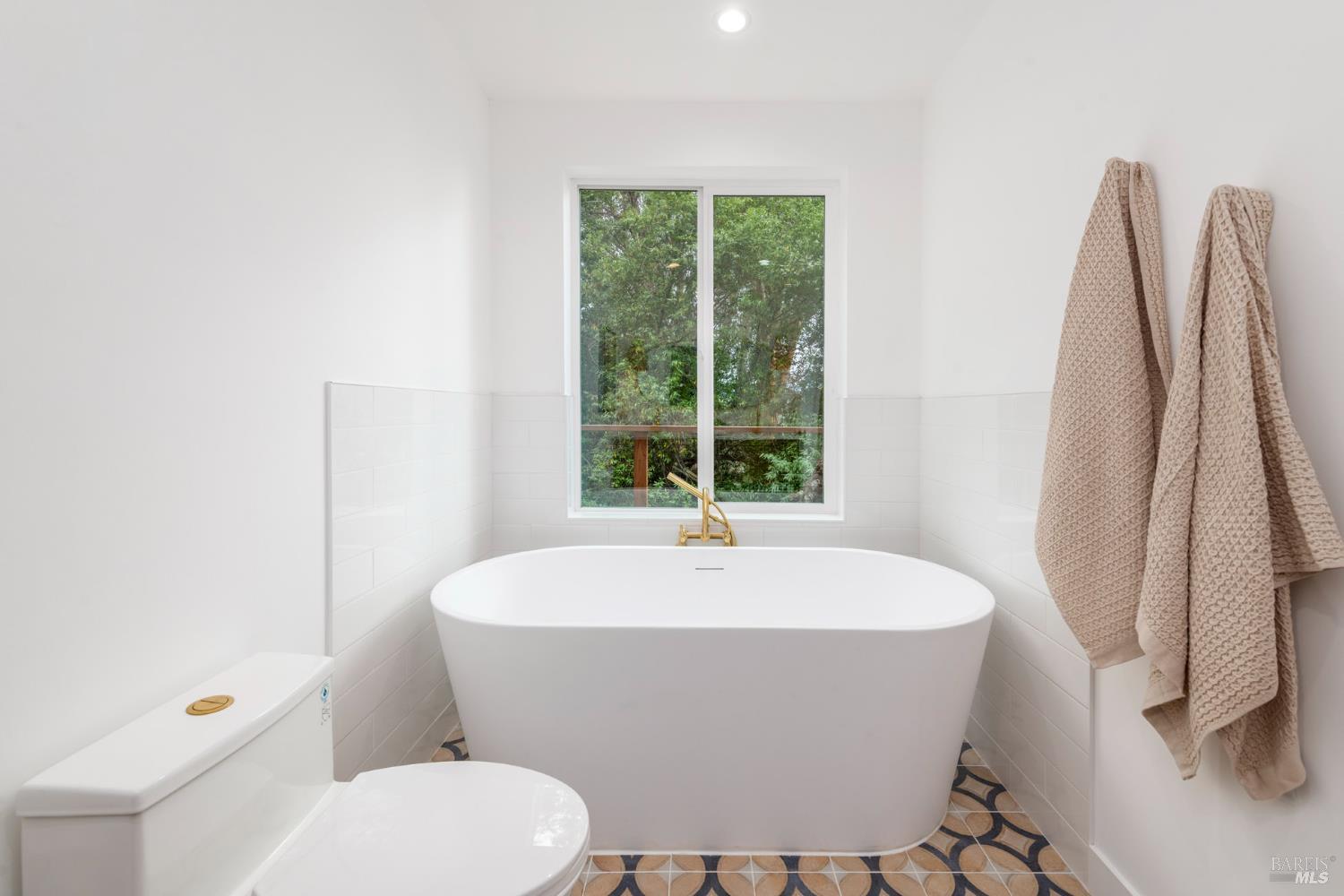 Detail Gallery Image 29 of 61 For 64 Mountain View Rd, Fairfax,  CA 94930 - 3 Beds | 2/1 Baths