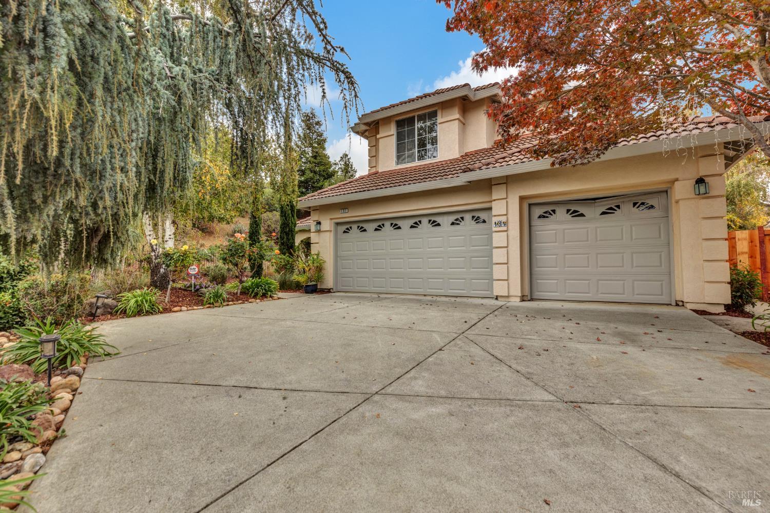 Detail Gallery Image 2 of 36 For 131 Sheila Ct, Vallejo,  CA 94591 - 5 Beds | 3 Baths