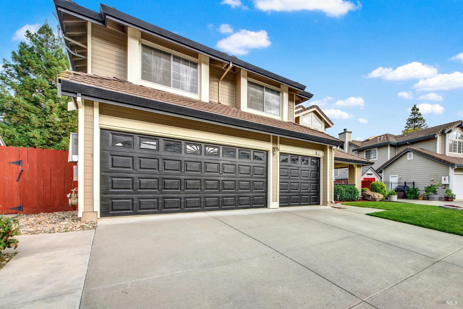 Detail Gallery Image 3 of 70 For 1520 Gill Ct, Dixon,  CA 95620 - 5 Beds | 3 Baths