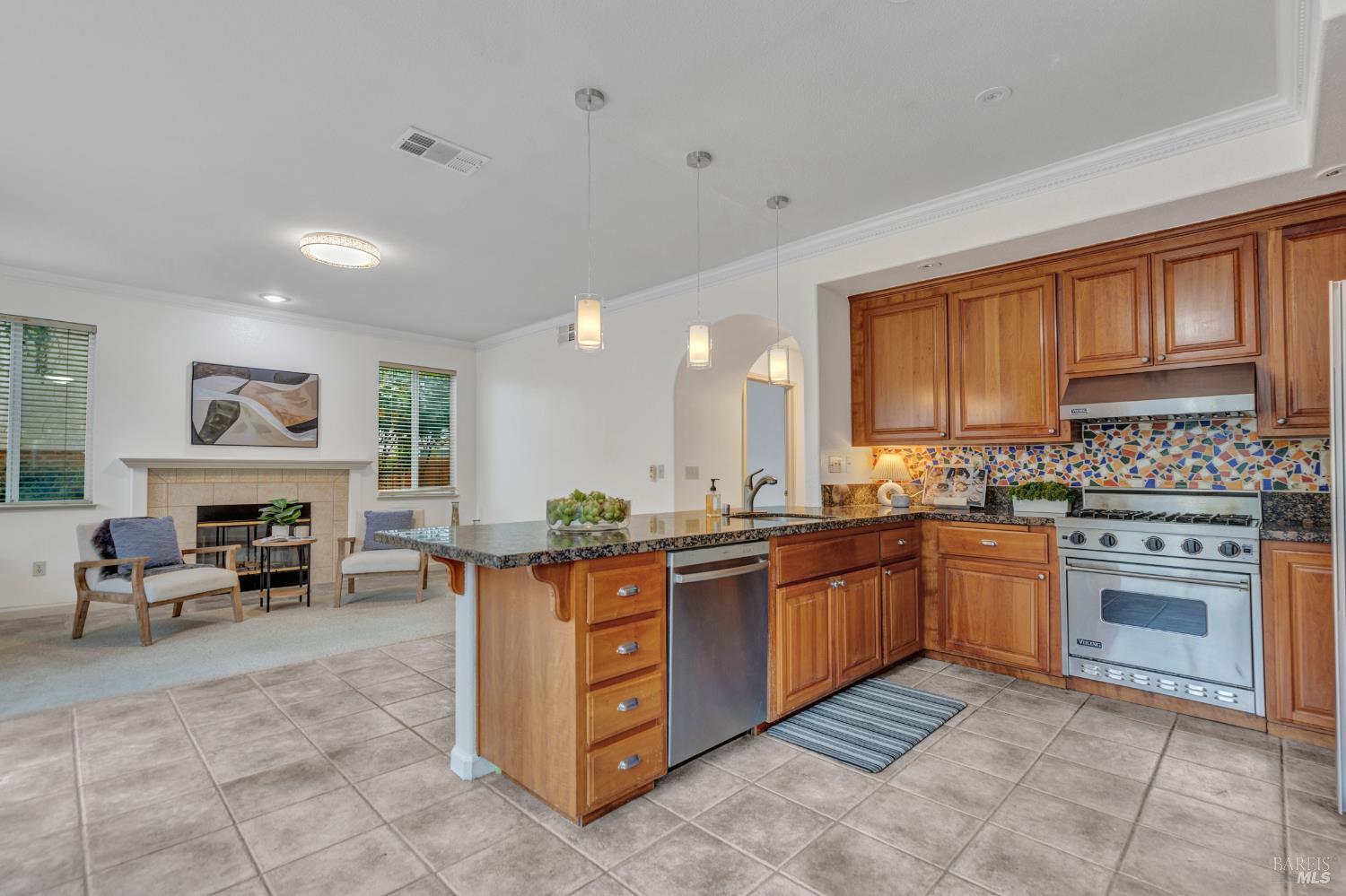 Detail Gallery Image 9 of 36 For 131 Sheila Ct, Vallejo,  CA 94591 - 5 Beds | 3 Baths