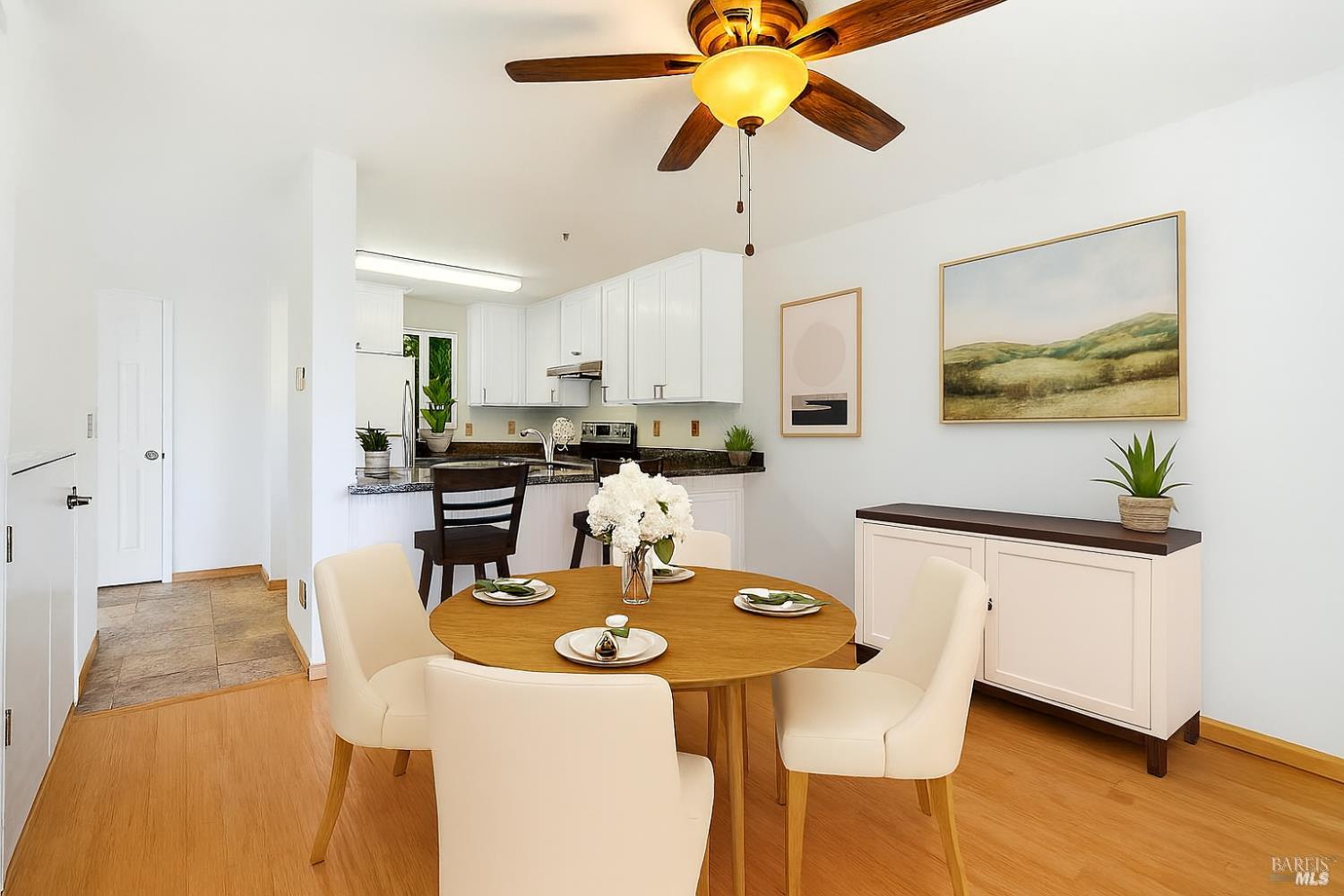 Detail Gallery Image 5 of 28 For 930 Kingwood St, Santa Rosa,  CA 95401 - 3 Beds | 1/1 Baths