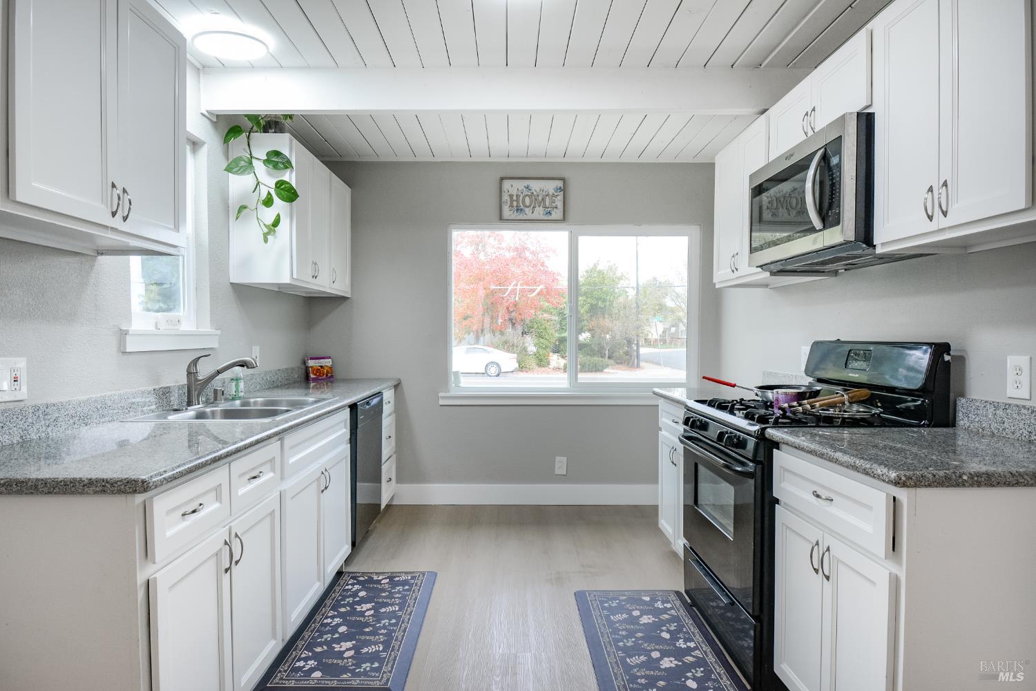 Detail Gallery Image 13 of 33 For 456 Lovers Ln, Vacaville,  CA 95688 - 4 Beds | 2 Baths