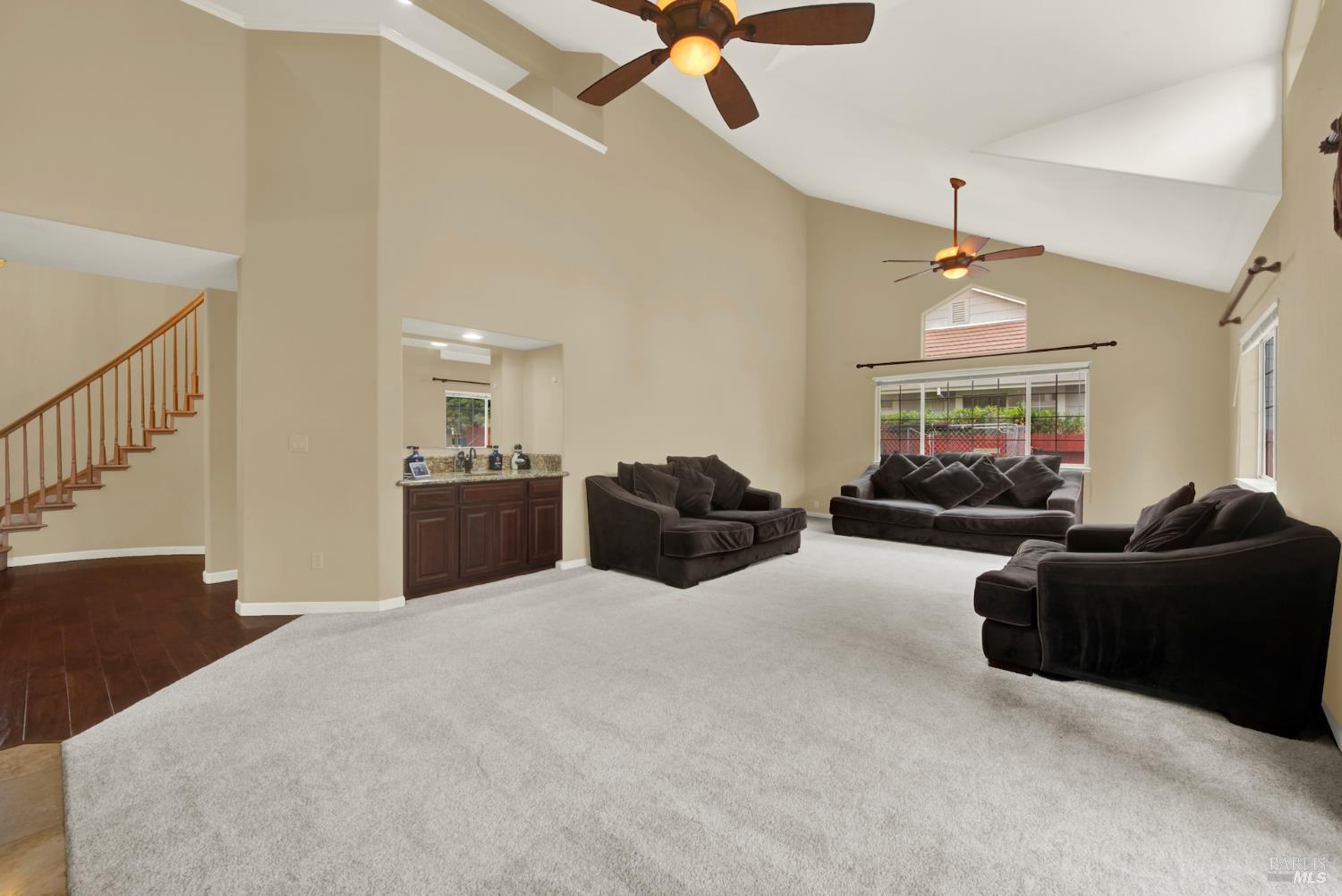 Detail Gallery Image 14 of 70 For 1520 Gill Ct, Dixon,  CA 95620 - 5 Beds | 3 Baths