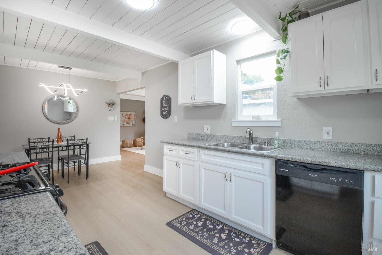 Detail Gallery Image 14 of 33 For 456 Lovers Ln, Vacaville,  CA 95688 - 4 Beds | 2 Baths