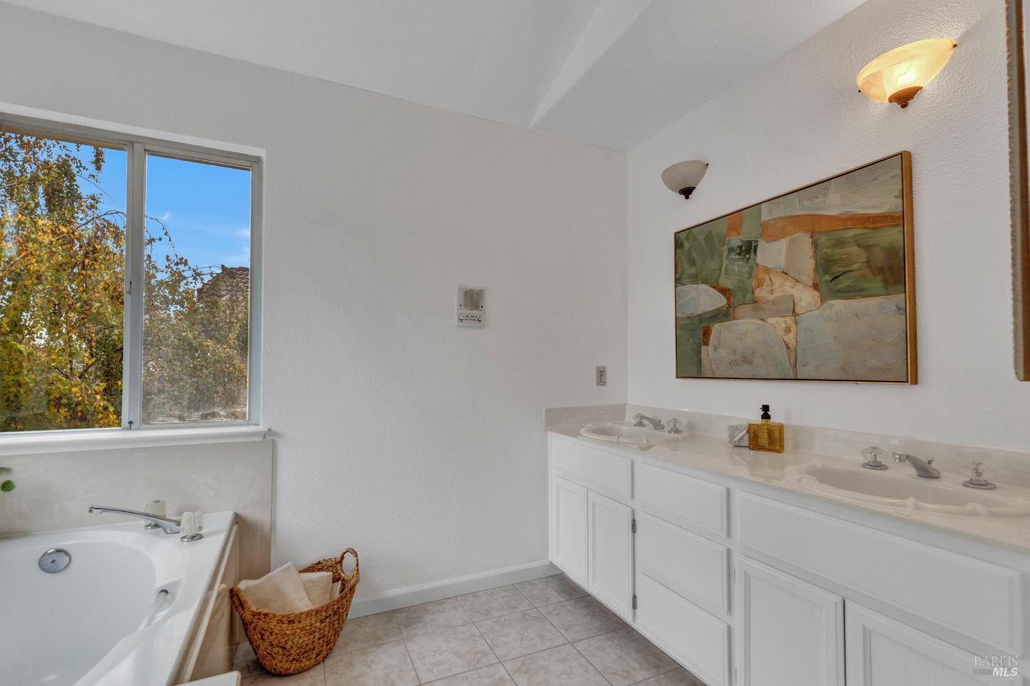 Detail Gallery Image 19 of 36 For 131 Sheila Ct, Vallejo,  CA 94591 - 5 Beds | 3 Baths