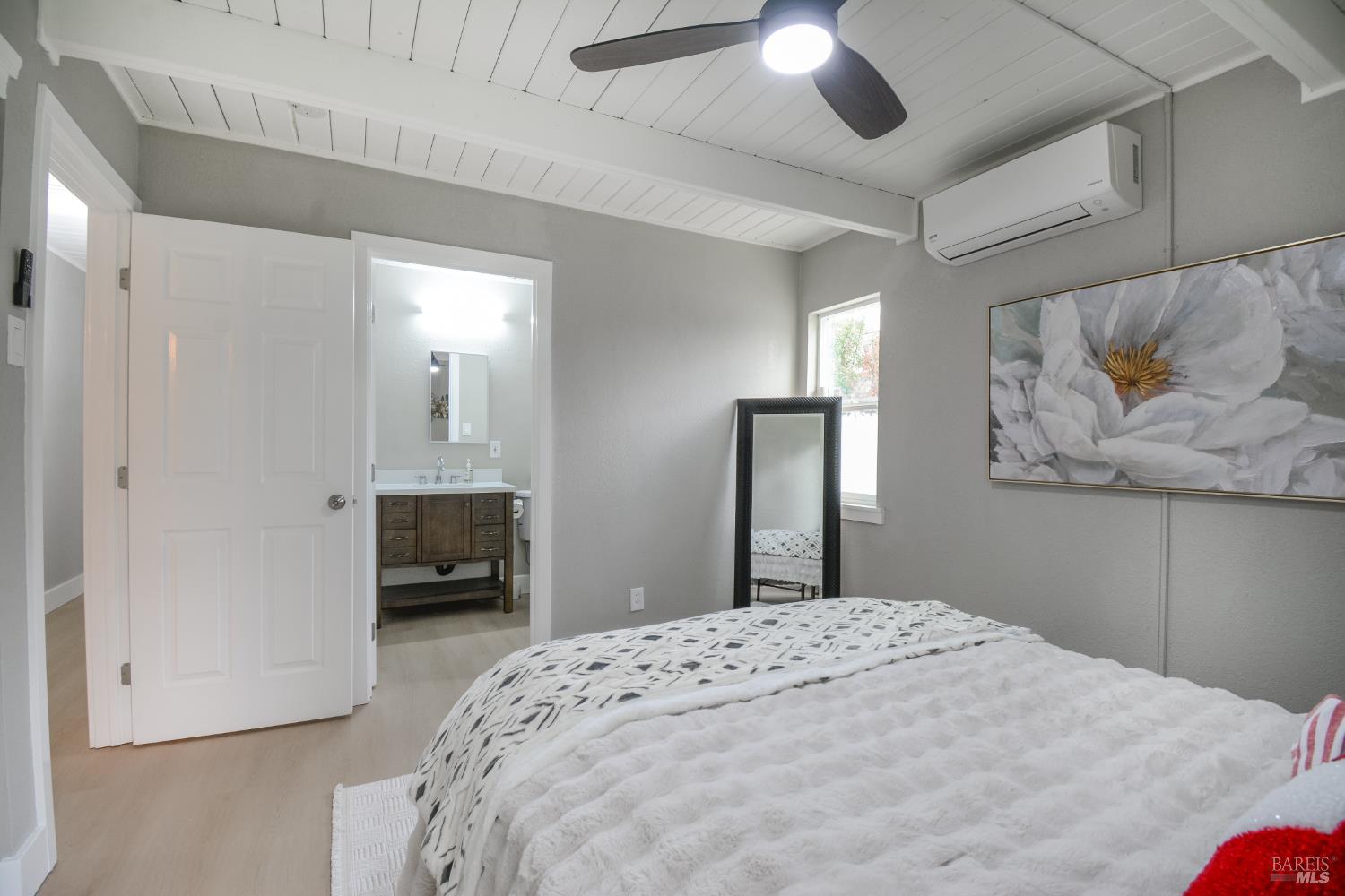 Detail Gallery Image 5 of 33 For 456 Lovers Ln, Vacaville,  CA 95688 - 4 Beds | 2 Baths