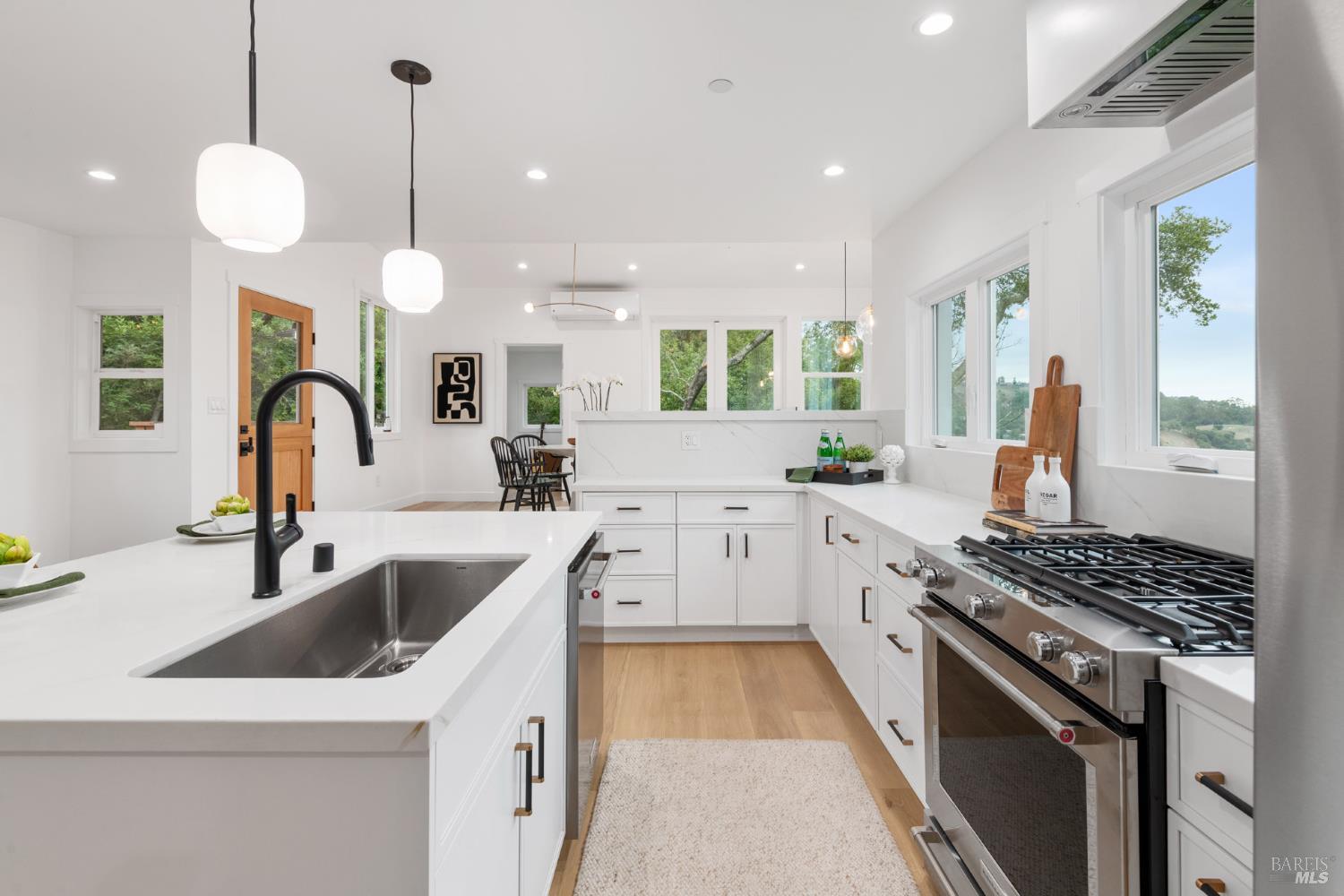 Detail Gallery Image 4 of 61 For 64 Mountain View Rd, Fairfax,  CA 94930 - 3 Beds | 2/1 Baths