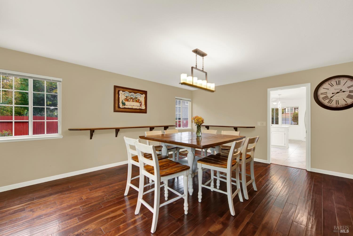 Detail Gallery Image 9 of 70 For 1520 Gill Ct, Dixon,  CA 95620 - 5 Beds | 3 Baths