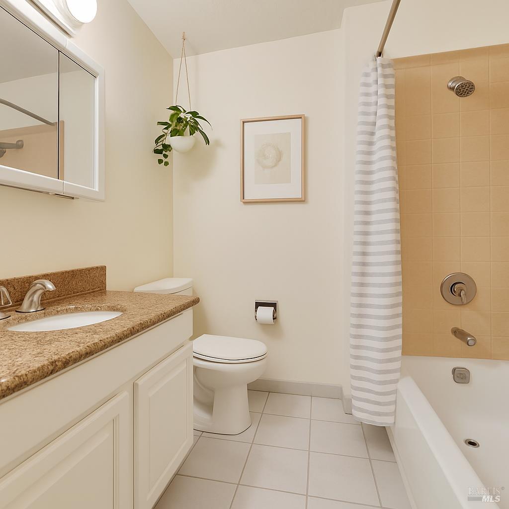 Detail Gallery Image 6 of 22 For 1411 Casa Buena Dr #14,  Corte Madera,  CA 94925 - 3 Beds | 1/1 Baths