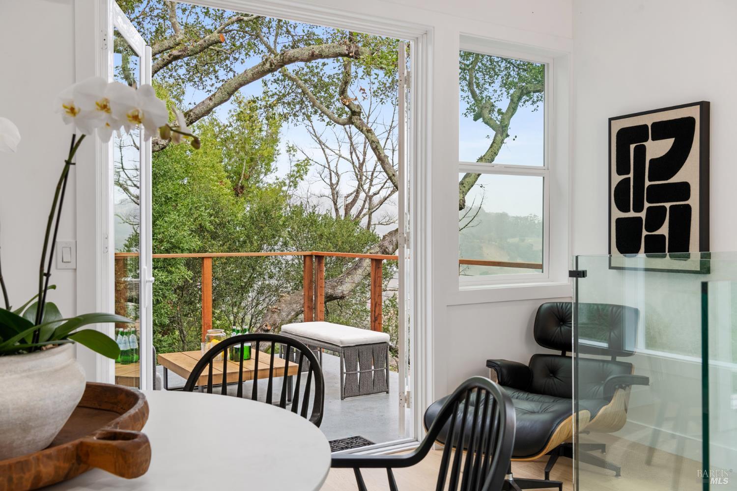 Detail Gallery Image 12 of 61 For 64 Mountain View Rd, Fairfax,  CA 94930 - 3 Beds | 2/1 Baths