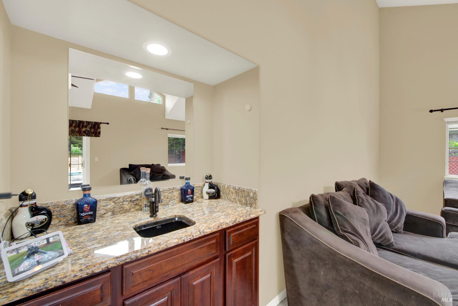 Detail Gallery Image 15 of 70 For 1520 Gill Ct, Dixon,  CA 95620 - 5 Beds | 3 Baths