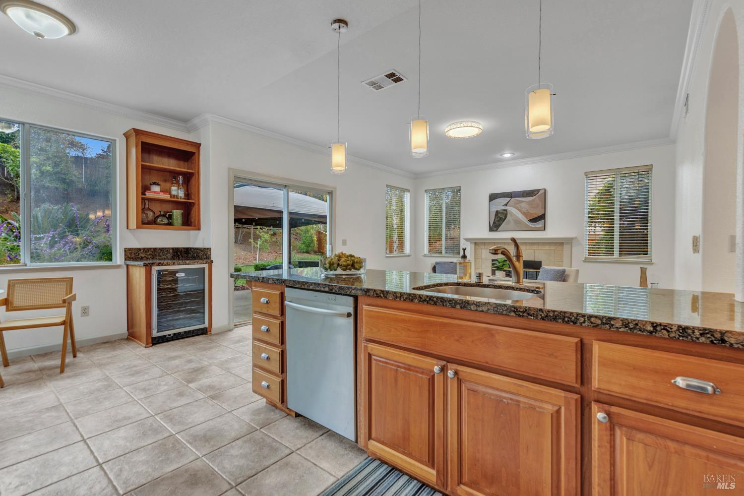 Detail Gallery Image 12 of 36 For 131 Sheila Ct, Vallejo,  CA 94591 - 5 Beds | 3 Baths