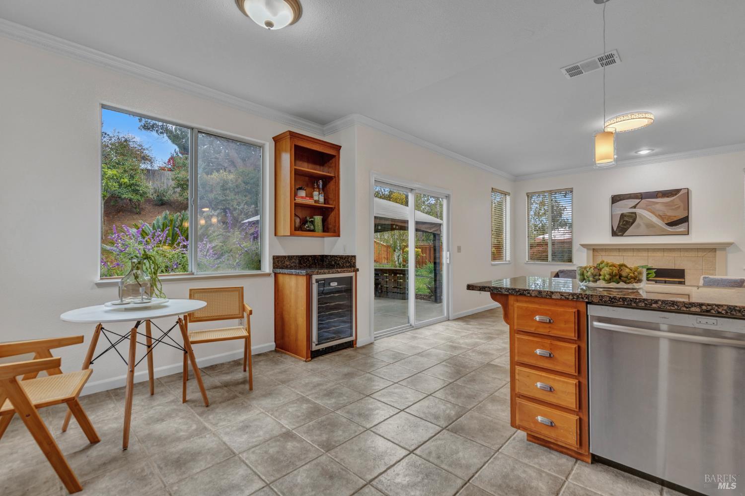 Detail Gallery Image 7 of 36 For 131 Sheila Ct, Vallejo,  CA 94591 - 5 Beds | 3 Baths