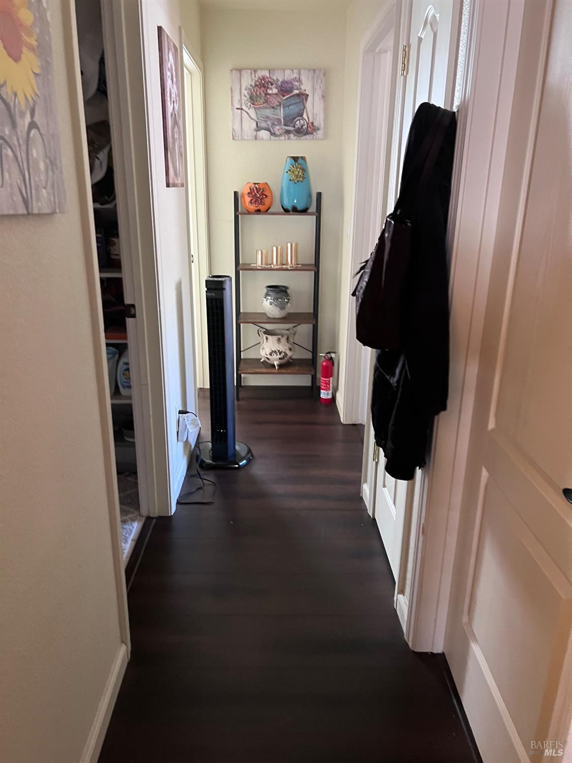 Detail Gallery Image 7 of 14 For 8029 Uva Dr, Redwood Valley,  CA 95470 - 3 Beds | 2 Baths