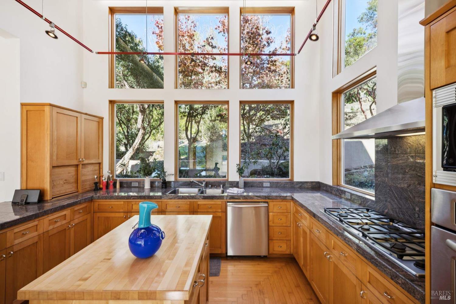 Detail Gallery Image 18 of 35 For 10300 Slattery Rd, Glen Ellen,  CA 95442 - 2 Beds | 2 Baths