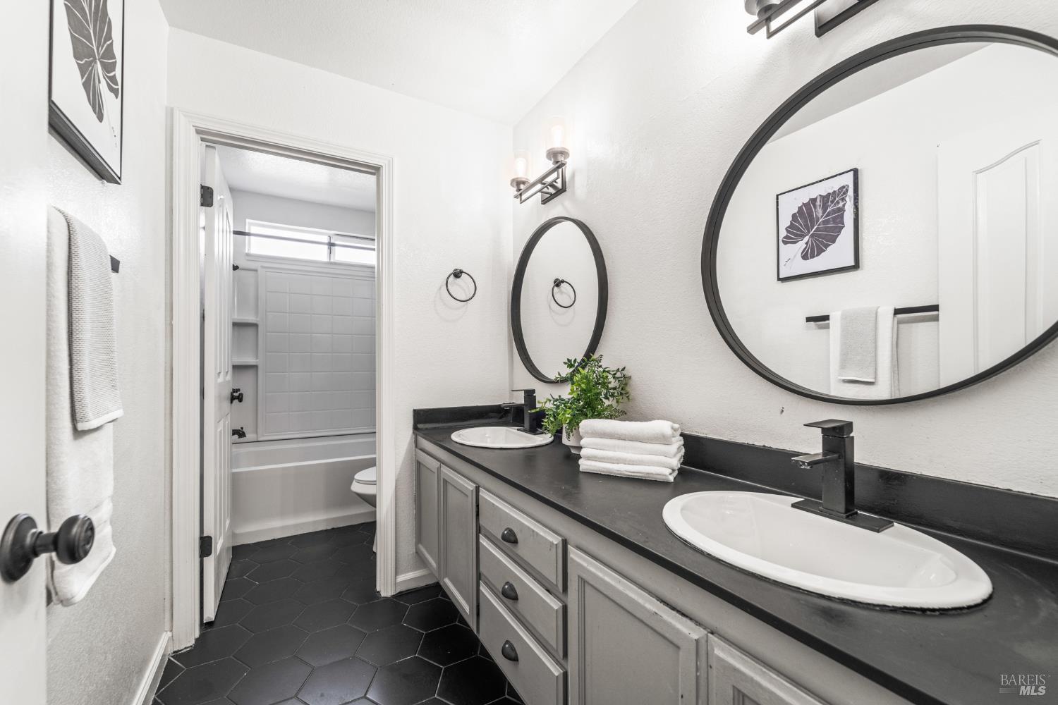 Detail Gallery Image 33 of 58 For 428 Donaldson Ct, Suisun City,  CA 94585 - 3 Beds | 2/1 Baths