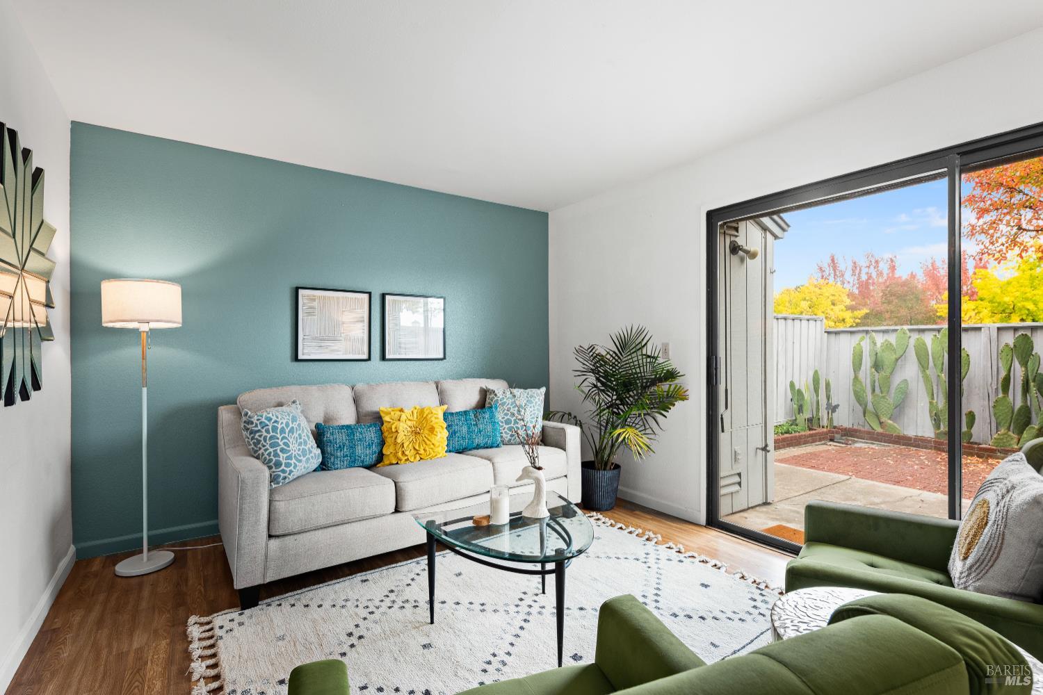 Detail Gallery Image 16 of 47 For 105 Elbridge Ave #E,  Cloverdale,  CA 95425 - 2 Beds | 1/1 Baths