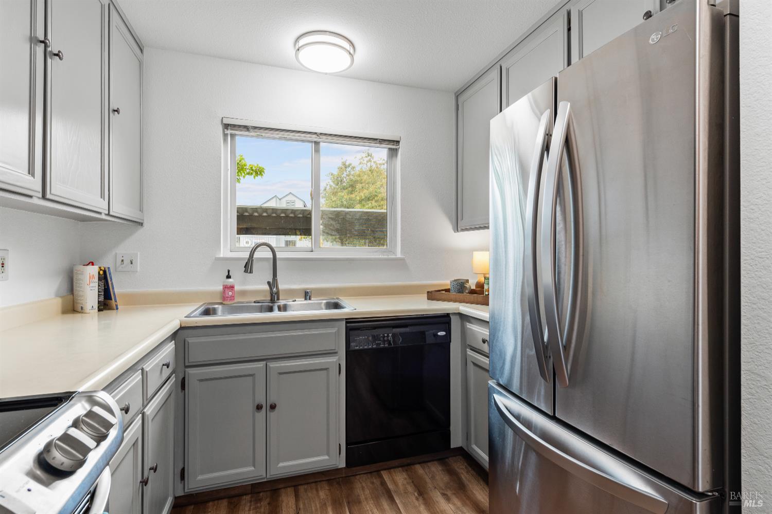 Detail Gallery Image 9 of 47 For 105 Elbridge Ave #E,  Cloverdale,  CA 95425 - 2 Beds | 1/1 Baths