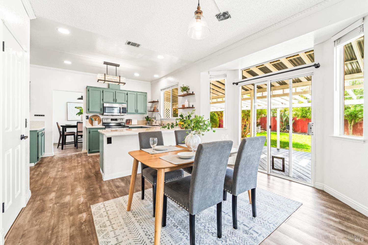 Detail Gallery Image 14 of 58 For 428 Donaldson Ct, Suisun City,  CA 94585 - 3 Beds | 2/1 Baths