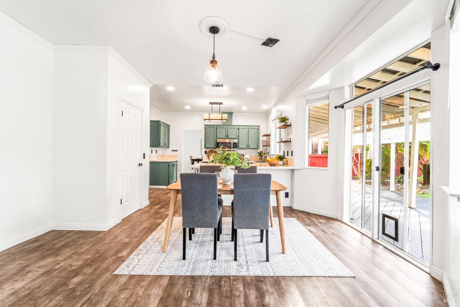 Detail Gallery Image 13 of 58 For 428 Donaldson Ct, Suisun City,  CA 94585 - 3 Beds | 2/1 Baths