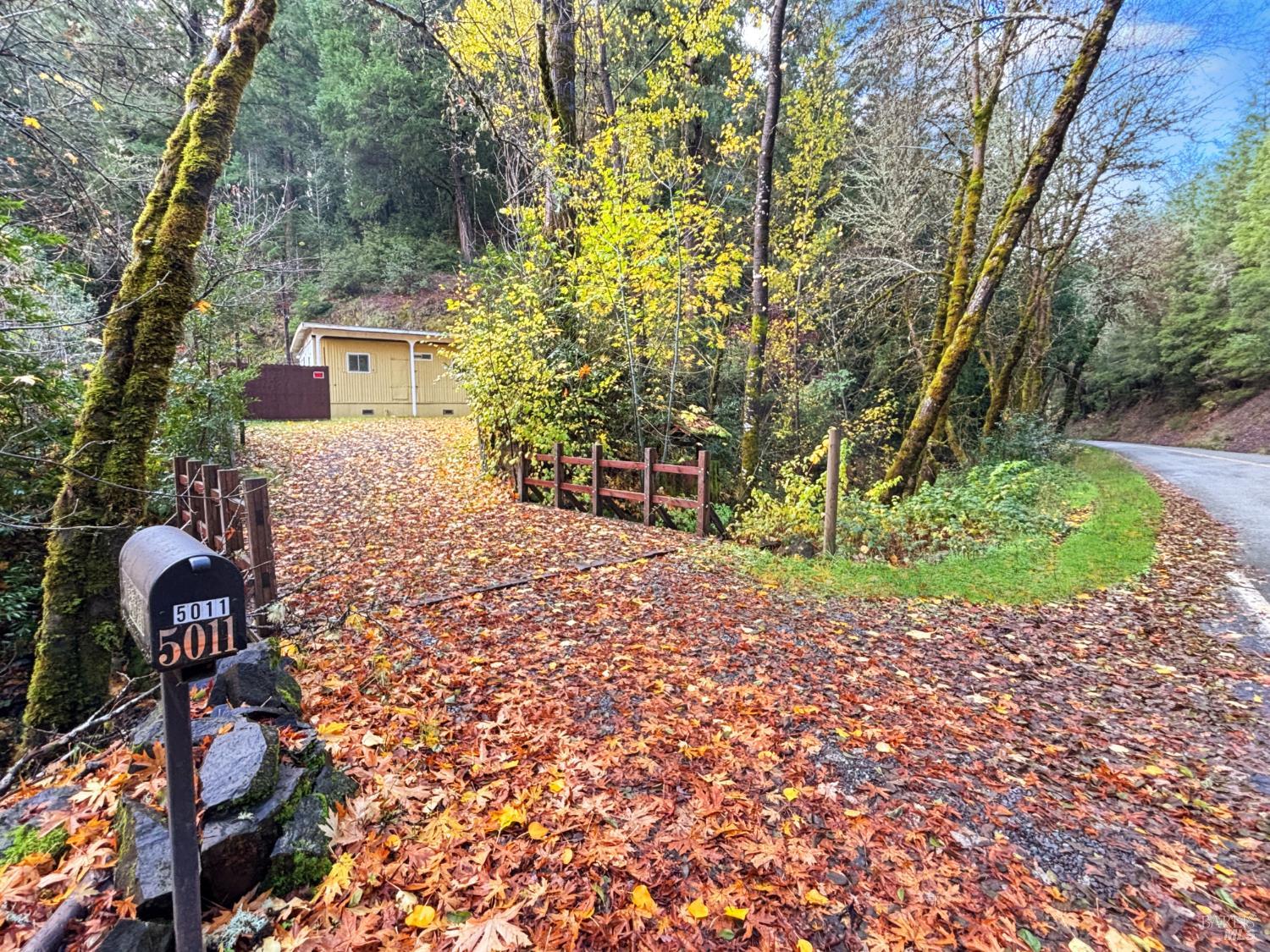 Detail Gallery Image 2 of 16 For 5011 Canyon Rd, Willits,  CA 95490 - 3 Beds | 1 Baths