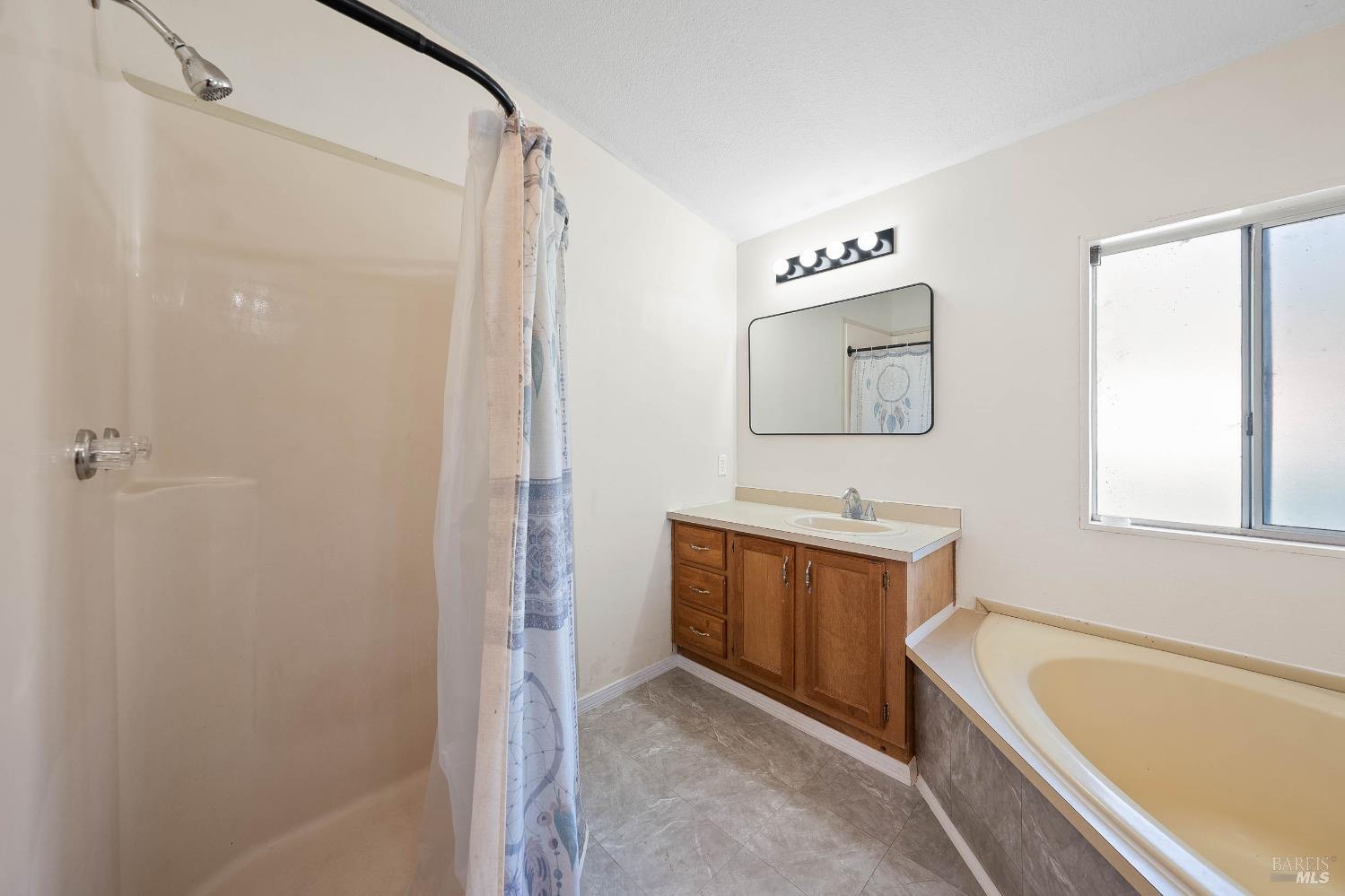 Detail Gallery Image 20 of 47 For 13953 Apple Ln, Clearlake Oaks,  CA 95423 - 2 Beds | 2 Baths