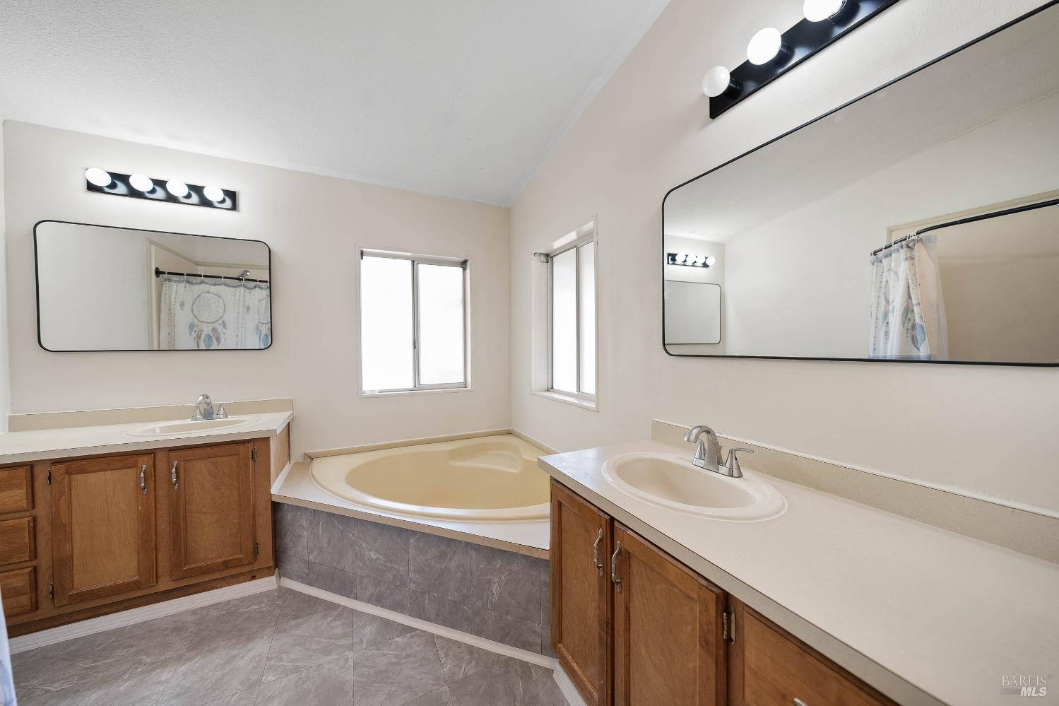 Detail Gallery Image 18 of 47 For 13953 Apple Ln, Clearlake Oaks,  CA 95423 - 2 Beds | 2 Baths