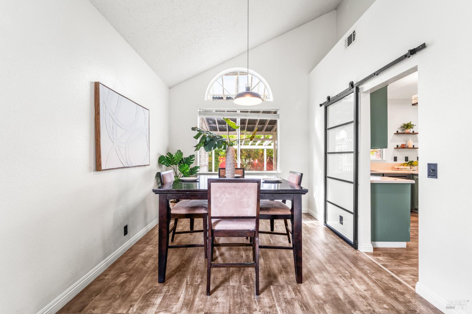 Detail Gallery Image 8 of 58 For 428 Donaldson Ct, Suisun City,  CA 94585 - 3 Beds | 2/1 Baths