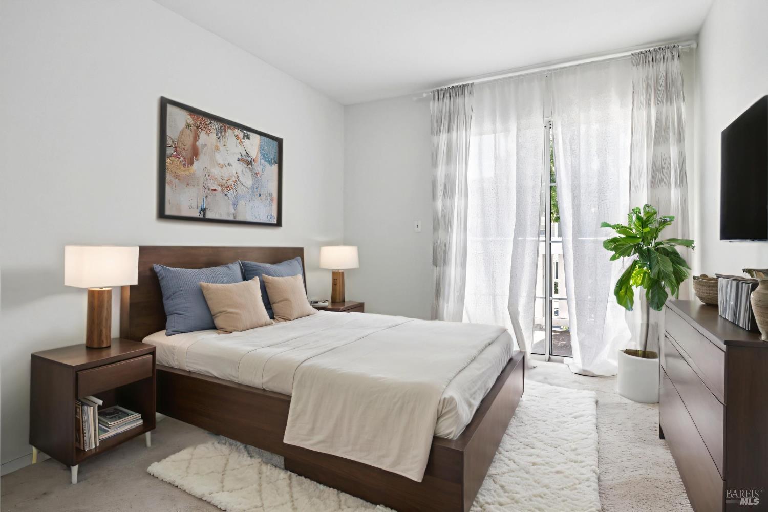 Detail Gallery Image 4 of 27 For 1757 Burgundy Ct, Petaluma,  CA 94954 - 3 Beds | 2 Baths