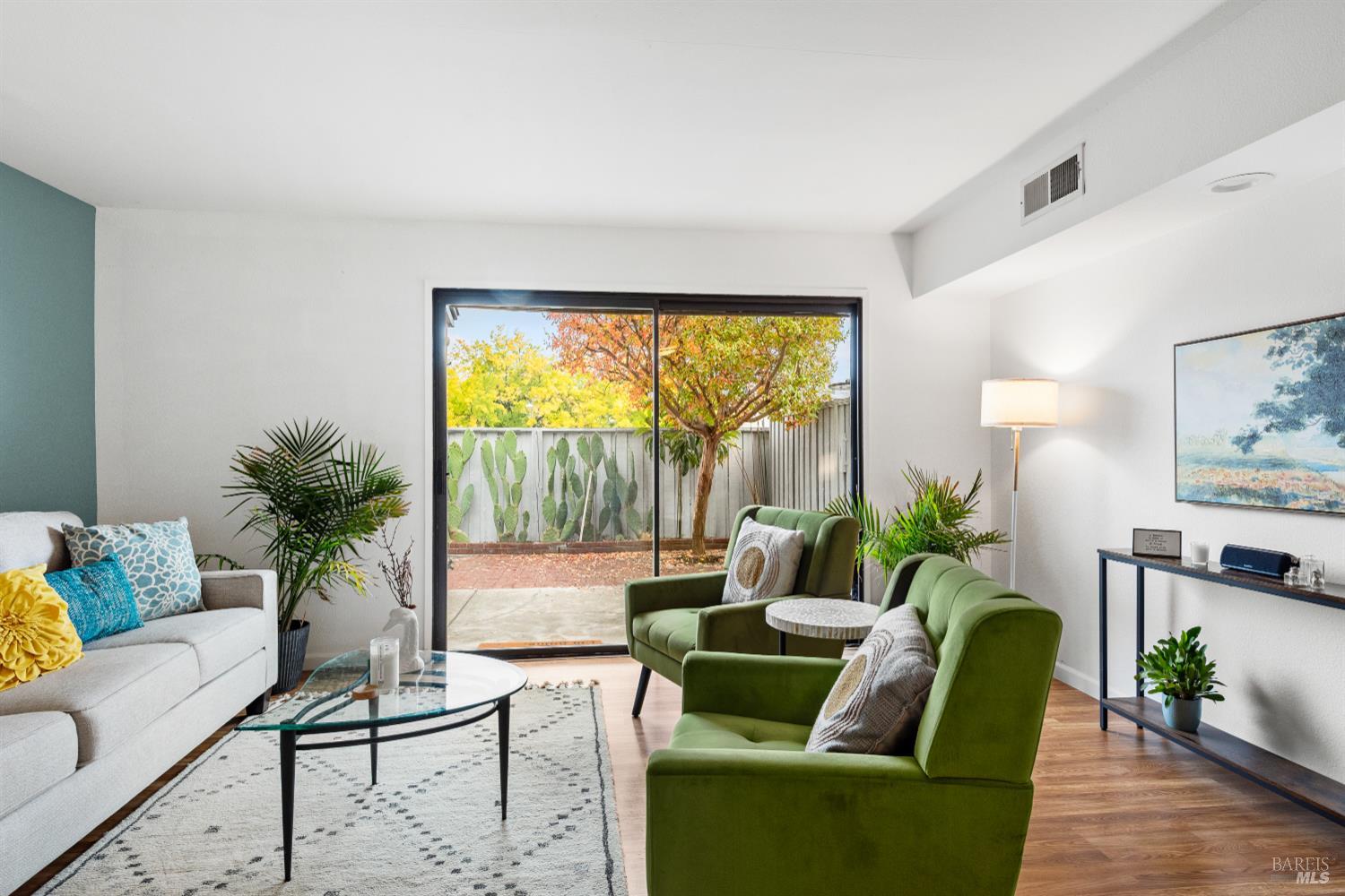 Detail Gallery Image 15 of 47 For 105 Elbridge Ave #E,  Cloverdale,  CA 95425 - 2 Beds | 1/1 Baths