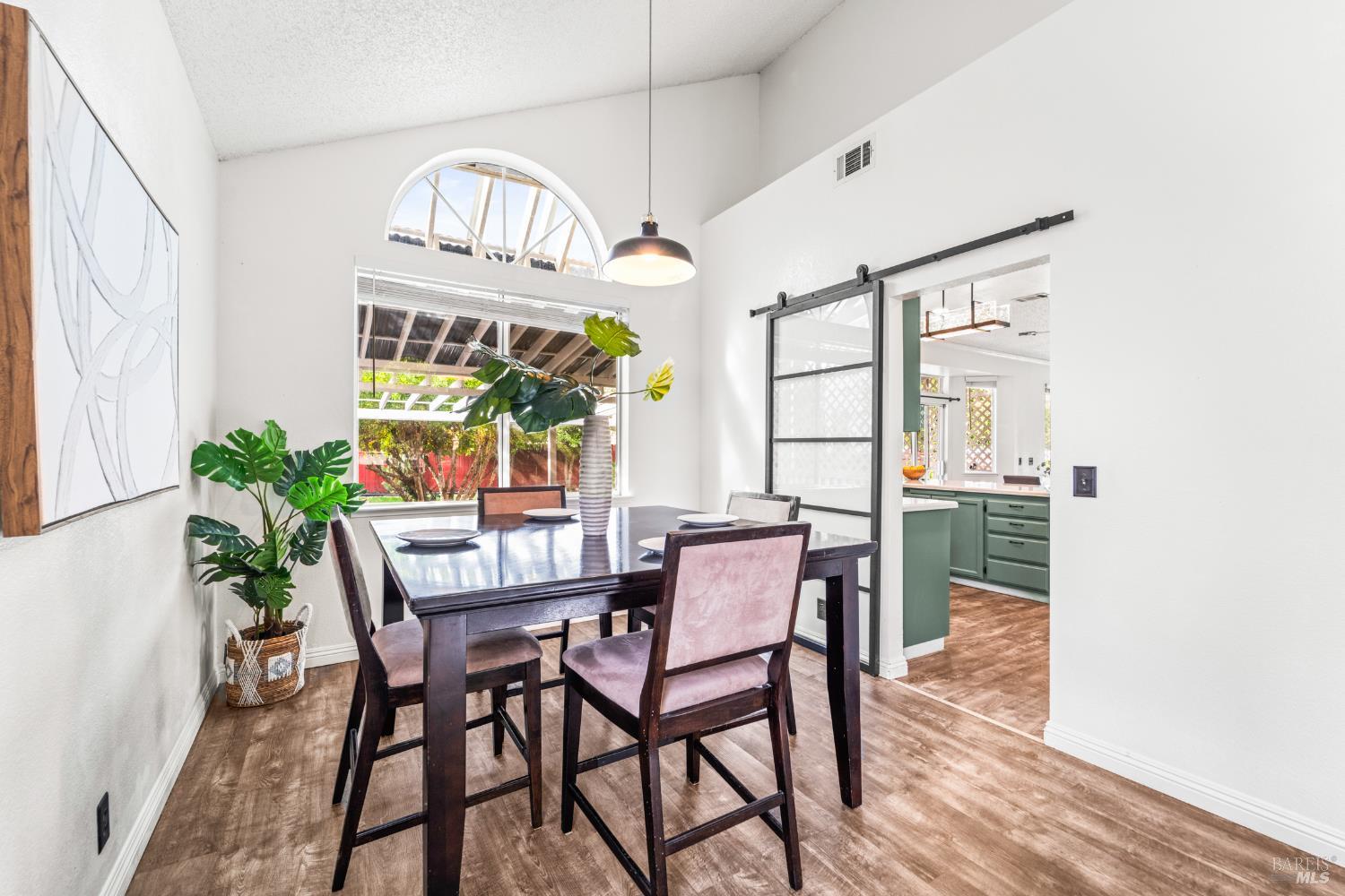 Detail Gallery Image 9 of 58 For 428 Donaldson Ct, Suisun City,  CA 94585 - 3 Beds | 2/1 Baths