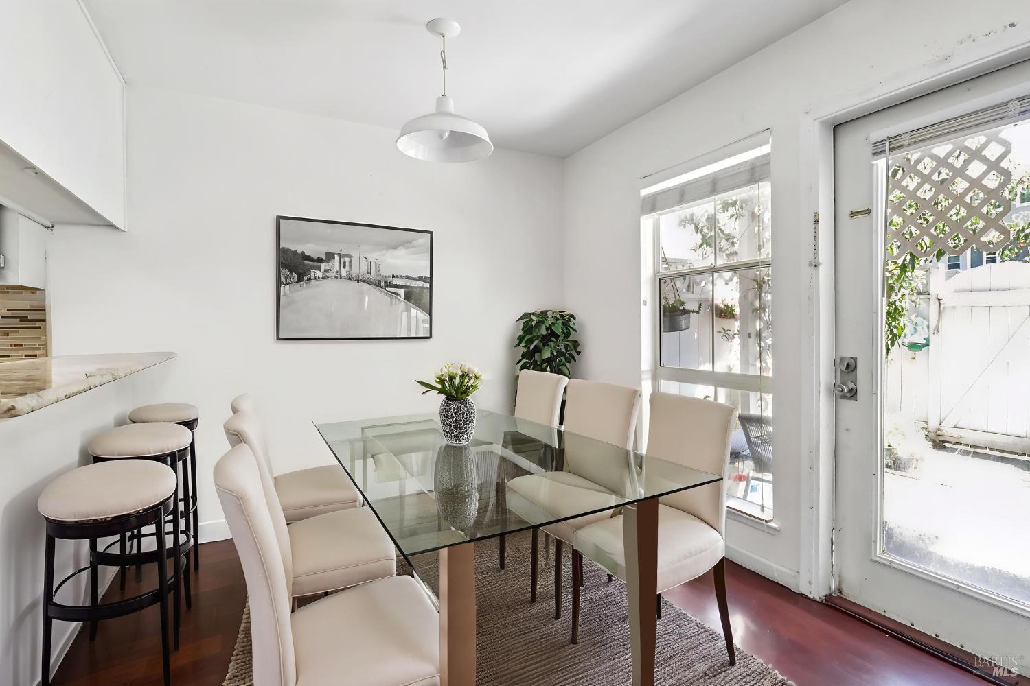 Detail Gallery Image 3 of 27 For 1757 Burgundy Ct, Petaluma,  CA 94954 - 3 Beds | 2 Baths