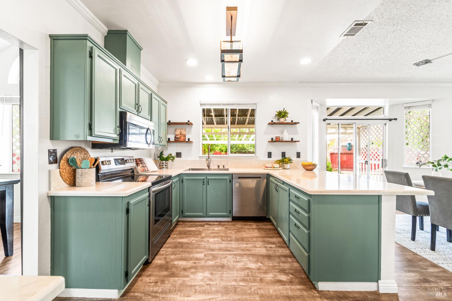 Detail Gallery Image 11 of 58 For 428 Donaldson Ct, Suisun City,  CA 94585 - 3 Beds | 2/1 Baths