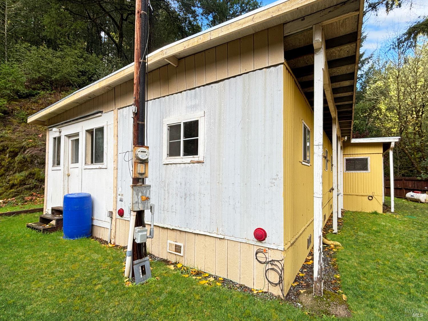 Detail Gallery Image 3 of 16 For 5011 Canyon Rd, Willits,  CA 95490 - 3 Beds | 1 Baths